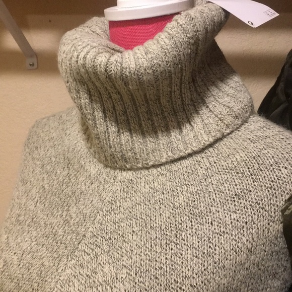 🎈SOLD. Shiraleah chicago poncho sweater - Picture 3 of 8